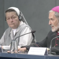 Sr Alba T. Cediel Castillo et Mgr Emmanuel Lafont, capture @ Vatican Media