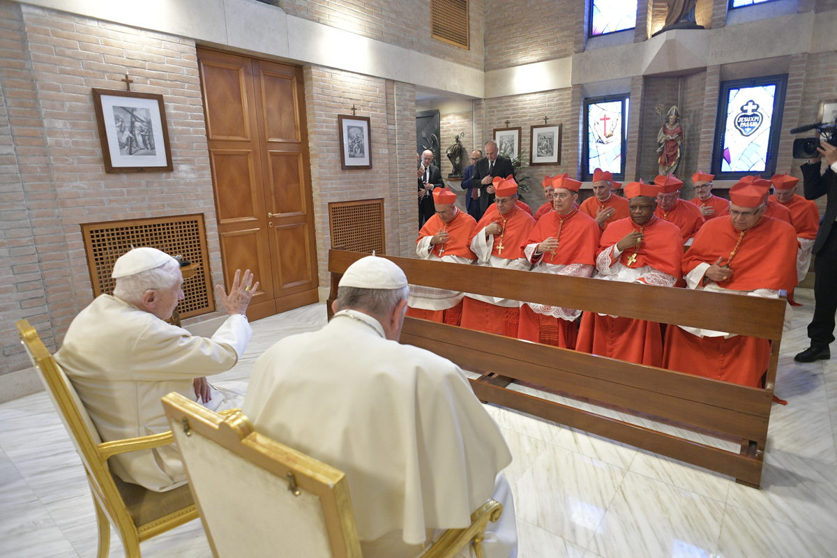 Les cardinaux du consistoire du 5 octobre 2019 rendent visite à Benoît XVI © Vatican Media
