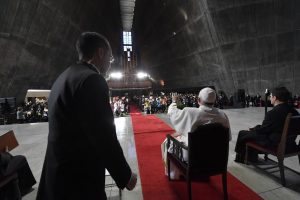 Rencontre avec les jeunes, cathédrale Sainte-Marie, Tokyo, Japon © Vatican Media