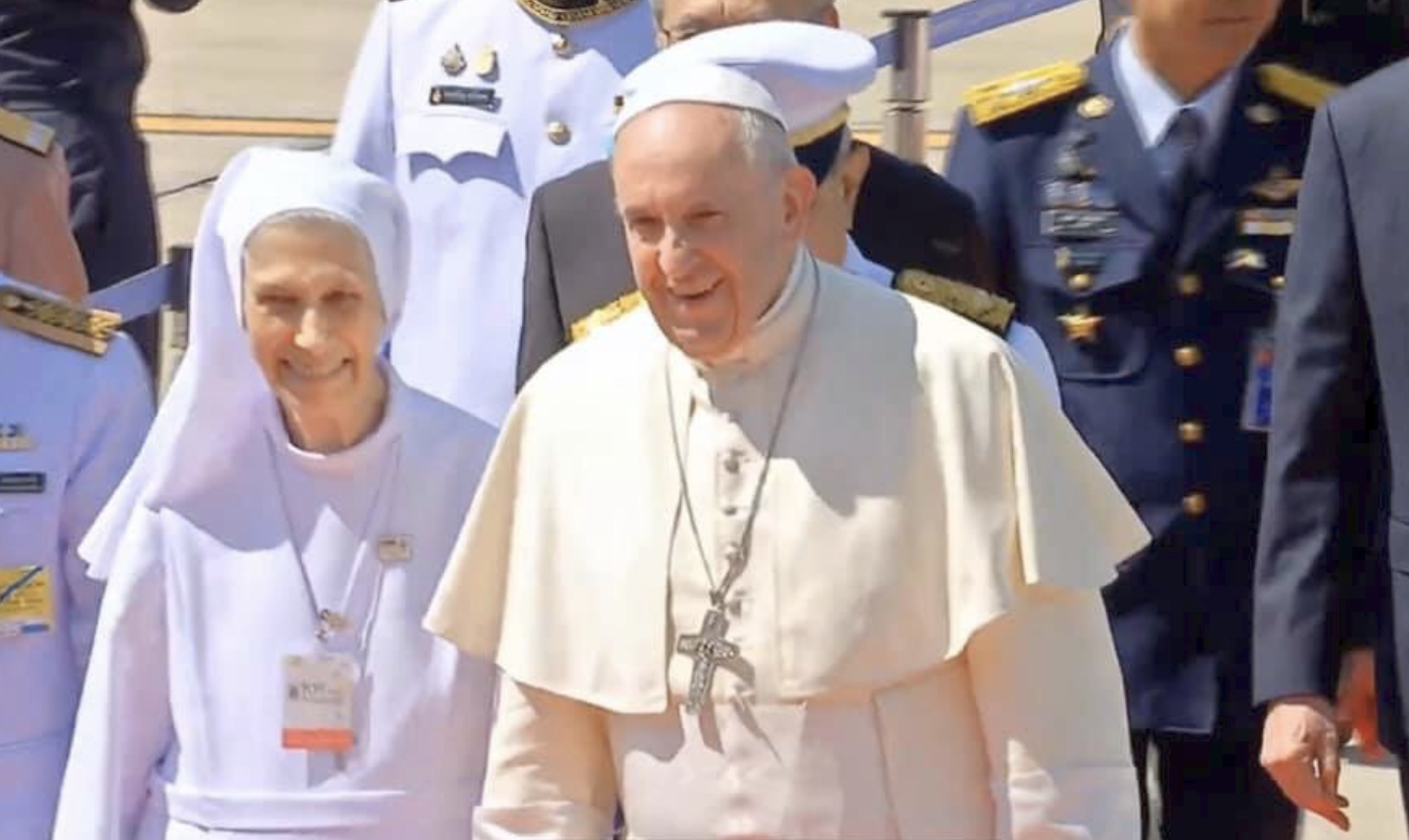 Le pape et sa cousine salésienne sr Ana Rosa Sivori, Bangkok, Thaïlande @ Radio Vatican