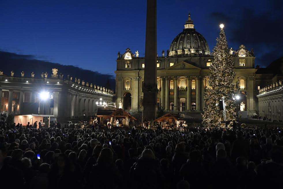 Crèche et sapin de Noël 2019, Place Saint-Pierre © Vatican Media