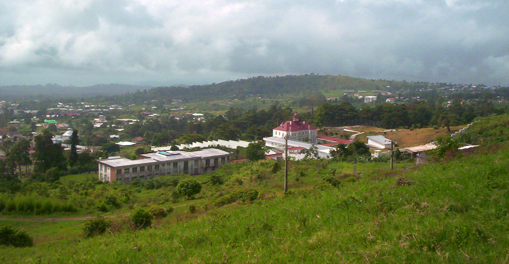 Buéa depuis le Mont Cameroun @ wikimedia commons