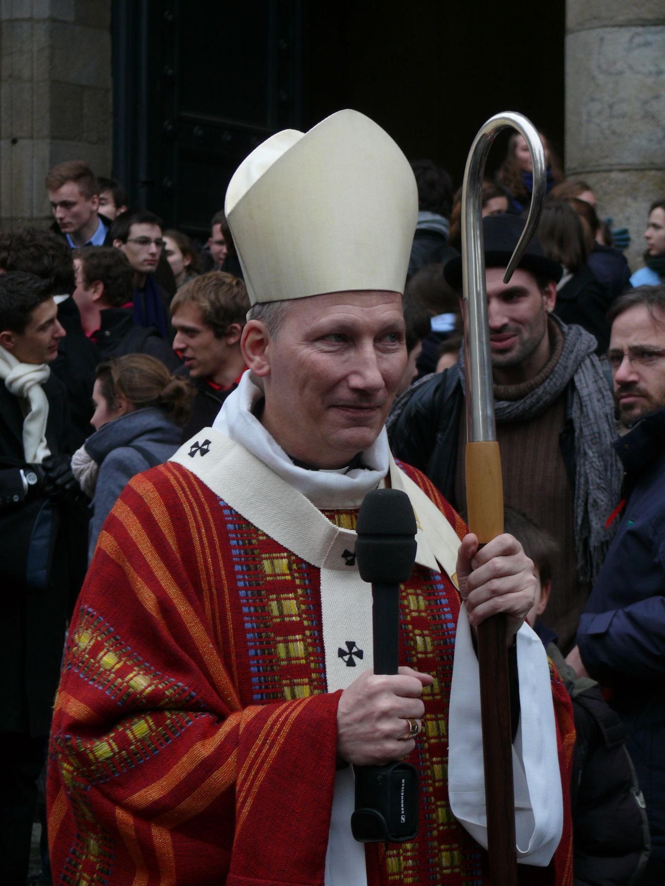 Mgr Pierre d'Ornellas e, 2012 @ wikimedia commons / Peter Potrowl
