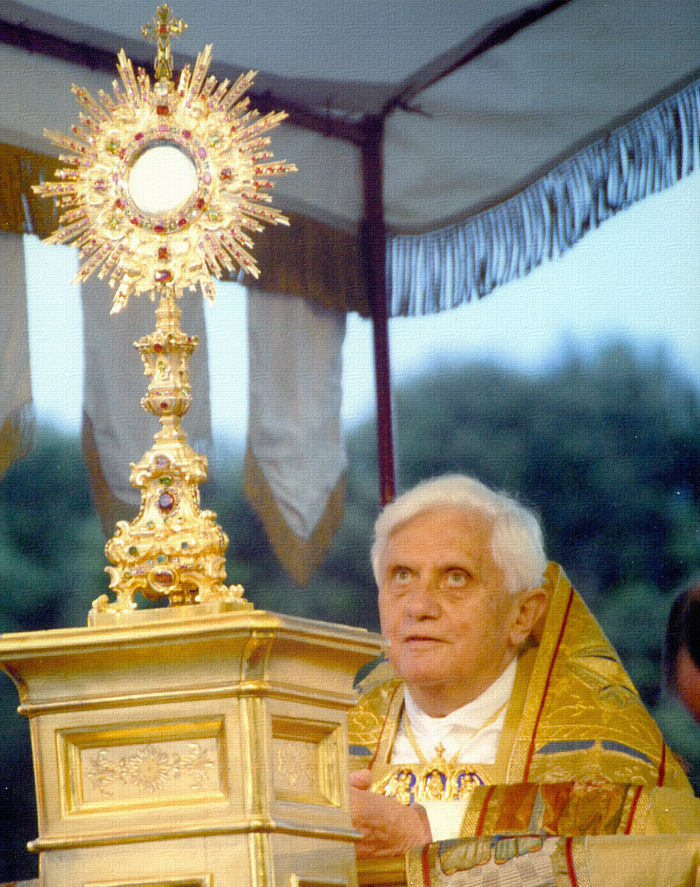 Benoît XVi, procession eucharistique @ Vatican Media
