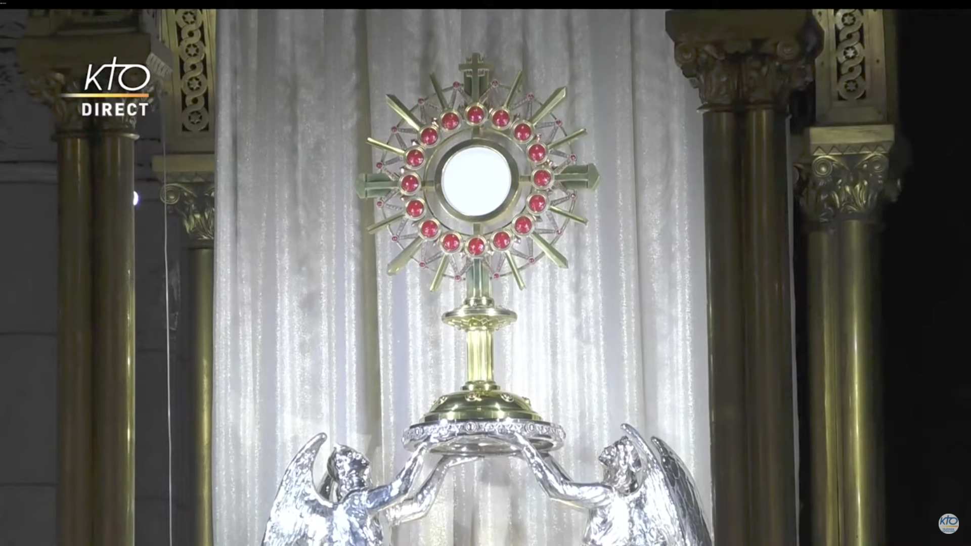 Adoration du Saint-Sacrement, 8 juin 2020, Montmartre, basilique du Sacré Coeur, capture Kto.tv