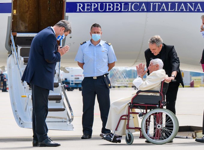 Le pape émérite Benoît XVI reprend l'avion à Munich (Allemagne), 22 juin 2020 @ Fondation Vaticane Joseph Ratzinger - Benoît XVI