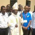 Mgr Agapitus Nfon évêque de Kumba avec des fidèles de son diocèse en 2017/Facebook Luc Kimberly