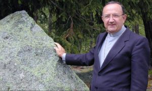 Cardinal suisse Henri Schwery Vatican New