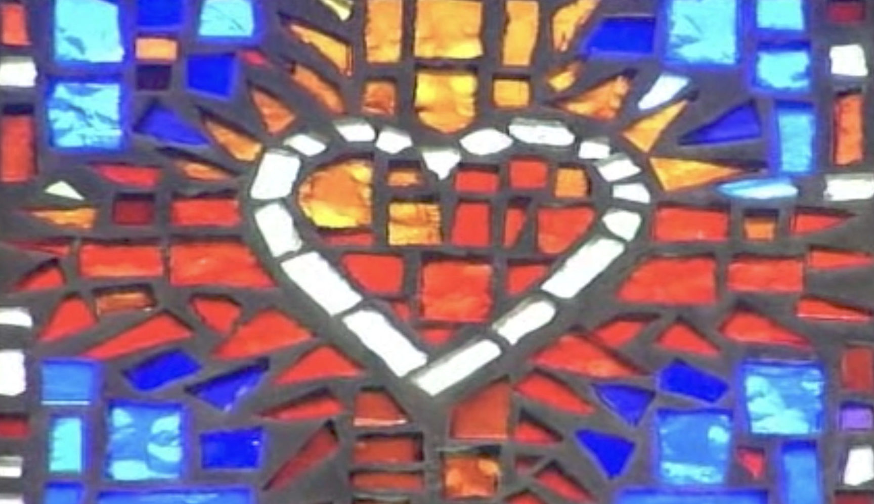 Vitrail du Coeur du Christ @ sacrecoeur-paray.org