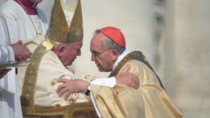 Le card. Bergoglio et Jean-Paul II, 21 fév. 2001 © Vatican Media