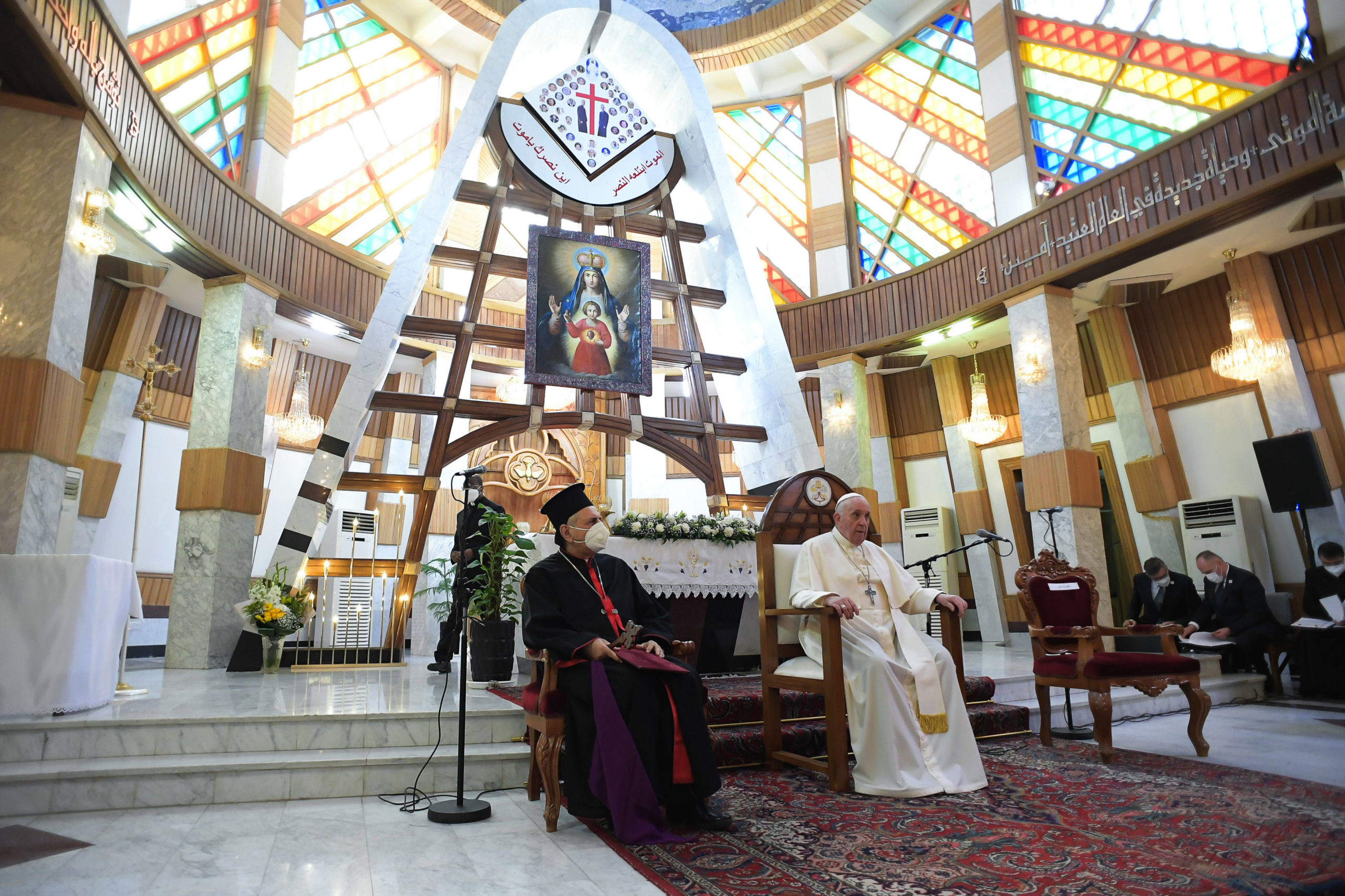 Pape François avec le Patriarche Younan dans la cathédrale syro-catholique de Bagdad Notre Dame du Perpétuel Secours (visite apostolique en Irak en mars 2021). © Vatican Media