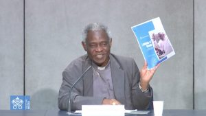 Card. Turkson et "Laudato si' Reader", capture @ Vatican Media