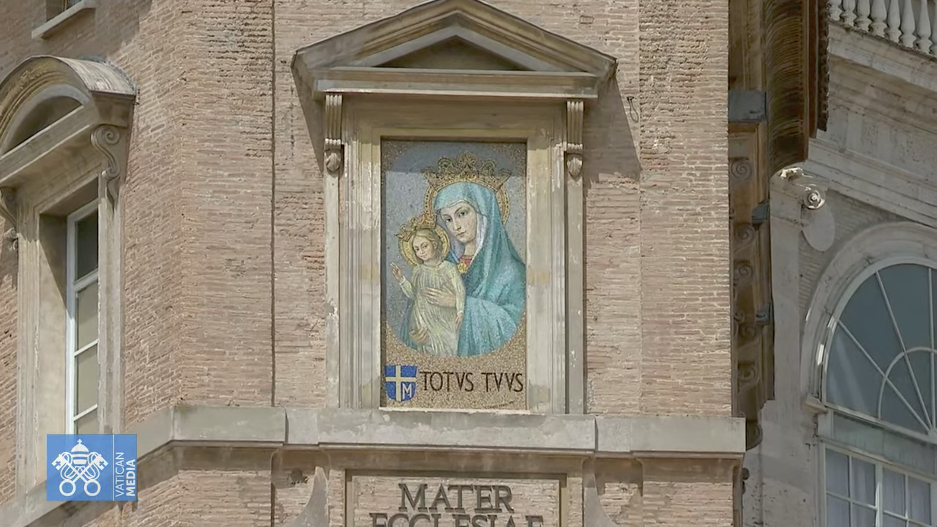 Mosaïque de la Vierge à l'Enfant, Place Saint-Pierre, capture ZENIT / Vatican Media