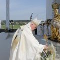 Deux roses d'or pour Notre Dame, Sastin (Slovaquie) © Vatican Media