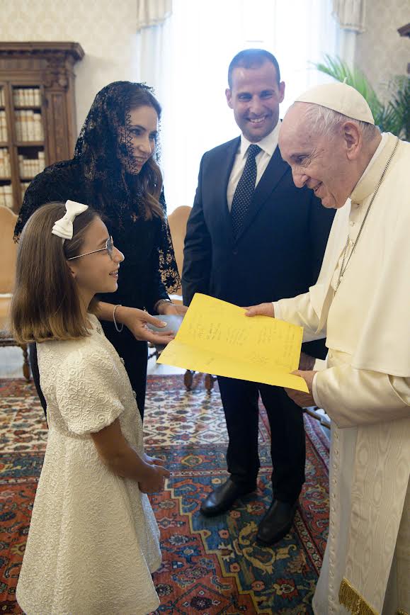 M. Abela (PM, Malte), son épouse et leur fille © Vatican Media