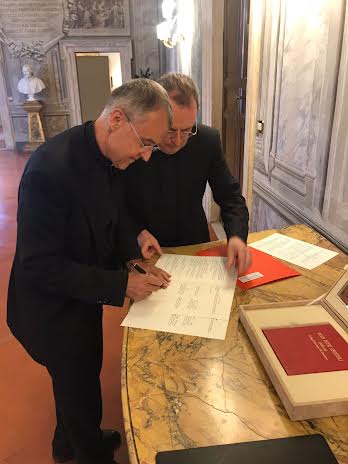 Signature de Mgr Bordeyne © ambassade de France près le Saint-Siège
