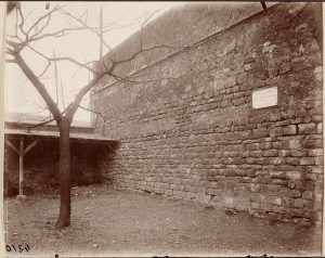 Lieu des exécutions, rue Haxo (Paris) © DP / Eugène Atget (d. 1927)
