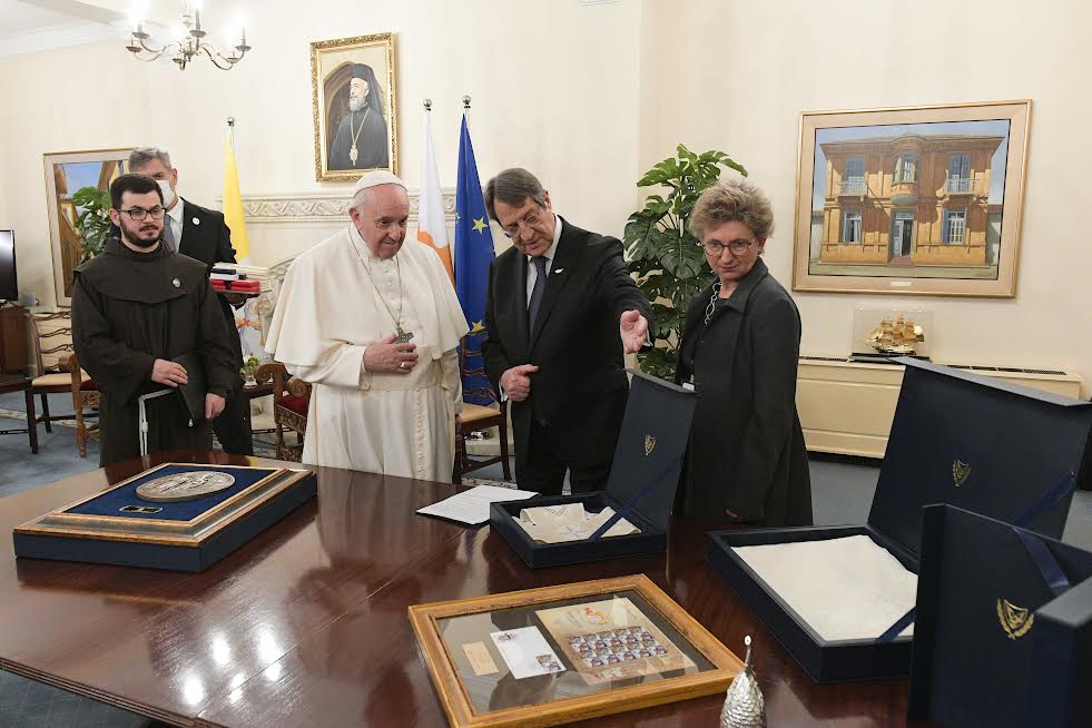 Echange de cadeaux, chypre © Vatican Media