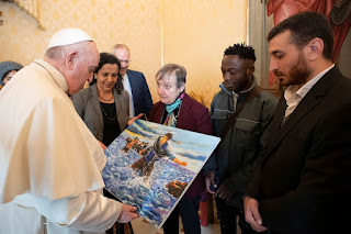 Le pape accueille des réfugiés de Chypre, un cadeau d'anniversaire © Vatican Media