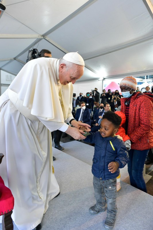 Lesbos, le pape et les enfants © Vatican Media
