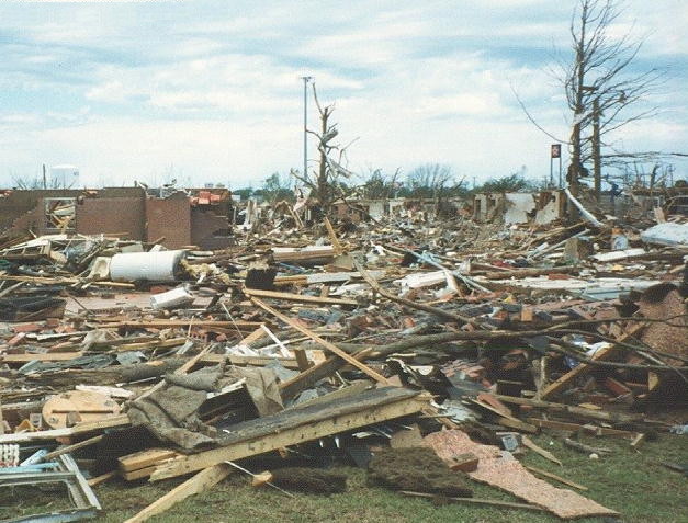 Dégâts après tornade, © Wikimedia Commons