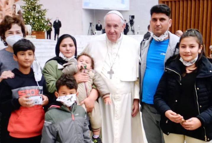 Famille de réfugiés afghans, 22 décembre 2021 © Vatican Media