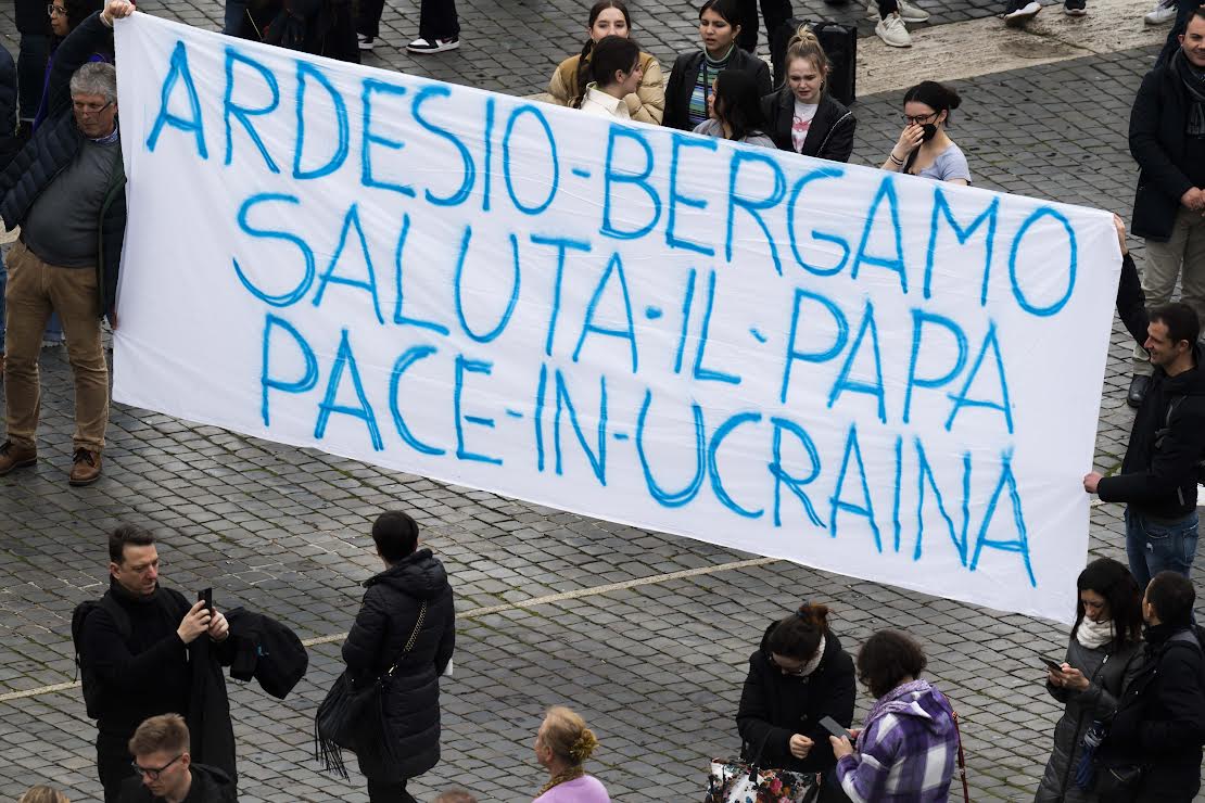 "Ardesio-Bergamo salue le pape. Paix en Ukraine", Angélus, 20 février 2022 © Vatican Media
