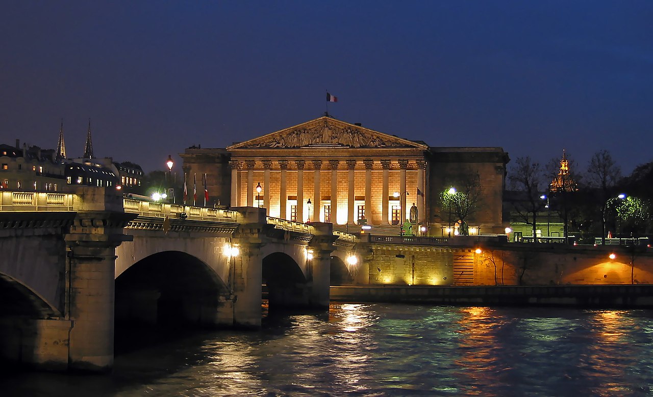 Assemblée Nationale (Palais Bourbon, Paris, France) © verdy_p. / wikimedia commons / CC BY-SA 3.0