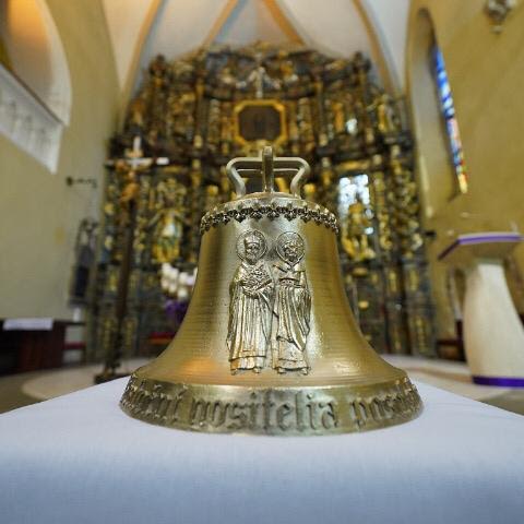 Cloche slovaque à l'effigie des SS. Cyrille et Méthode © Vatican Media