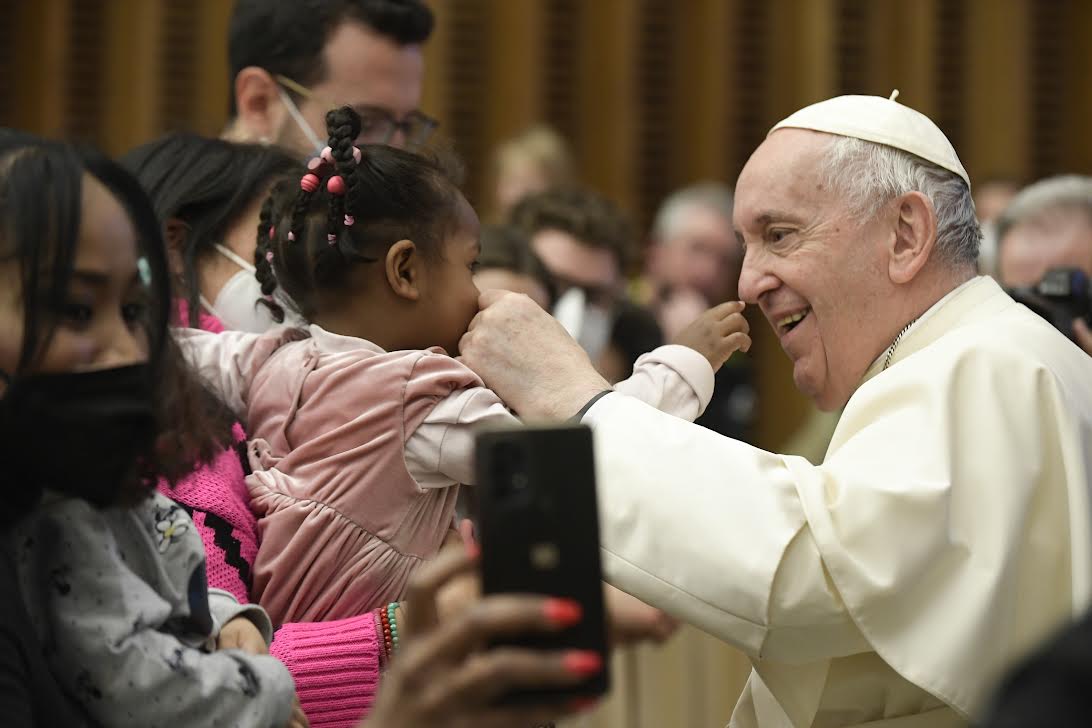 Enfant, bénédiction, audience, 2 mars 2022 © Vatican Media