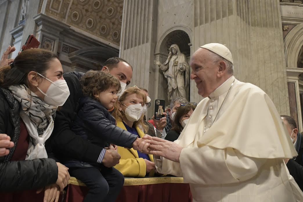 Enfant, audience dans la basilique, 16 mars 2022 © Vatican Media