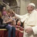 Enfant, audience dans la basilique, 16 mars 2022 © Vatican Media