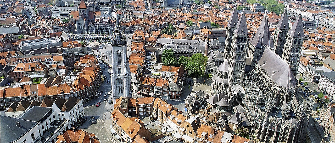 Cathédrale de Tournai © wikimedia commons / 5-five-5 /