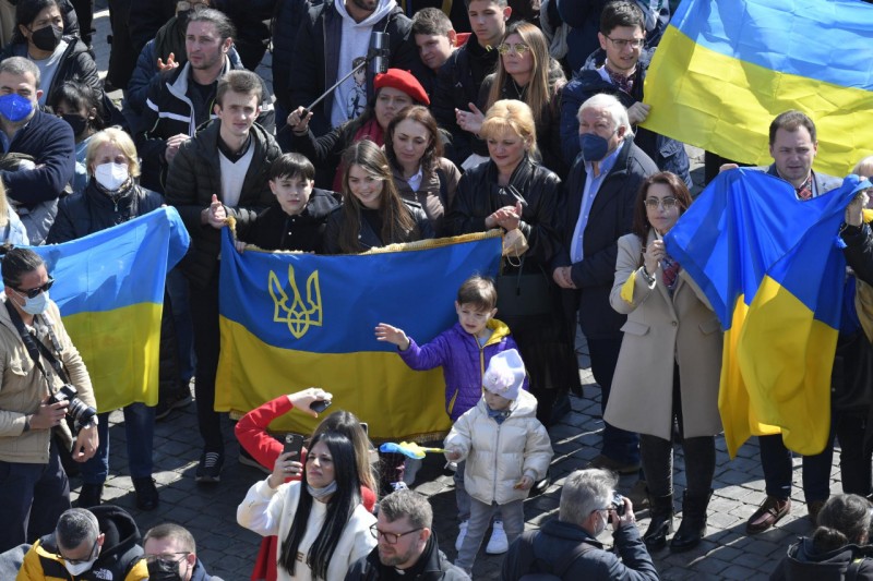 Drapeaux ukrainiens, Angélus du 6 mars 2022 © Vatican Media
