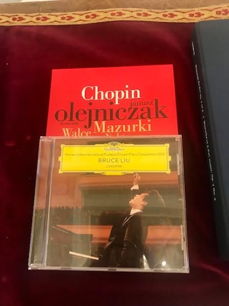 CD des oeuvres de Chopin offert par le président Duda © Vatican Media