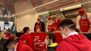 PizzaAut, par les jeunes autistes, Pl. Saint-Pierre, 1er avr. 2022 © Vatican Media