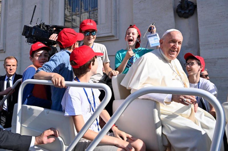 Pape et enfants, 18 mai 2022 © Vatican Media