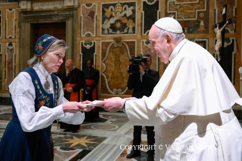 Photo of El Papa Francisco da la bienvenida a ocho nuevos embajadores – ZENIT