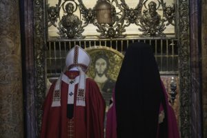 Le pape prie avec le représentant du Patriarcat œcuménique, 29 juin 2019 © Vatican Media
