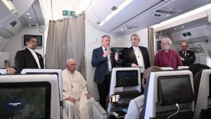 Conférence de presse à trois du Pape François, Justin Welby et Iain Greenshields dans le vol retour du Soudan du Sud - Vatican news