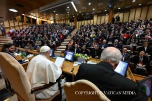 Depuis la sale du Synode, le pape s’adresse aux participants du Congrès