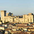 Palais de Clément VI et des papes d’Avignon – Wikimedia Commons Jean Gadeyne