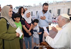 Famille de langue arabe, 1 juin 2022 © Vatican Media (dans la bibliothèque – recherche ‘arabe’)