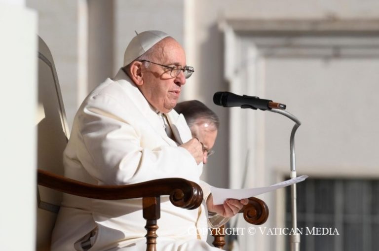 « Puissions-nous porter avec zèle, délicatesse et charité le témoignage de l’amour de Dieu », nous dit le pape.