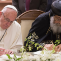 Signature d’une déclaration commune pape François et le patriarche Tawadros II, en 2017 © L'Osservatore Romano