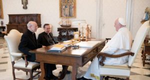 Fernando Ocáriz et le Père Mariano Fazio ont rendu visite au Pape le 3 juin 2023 © Opus Dei