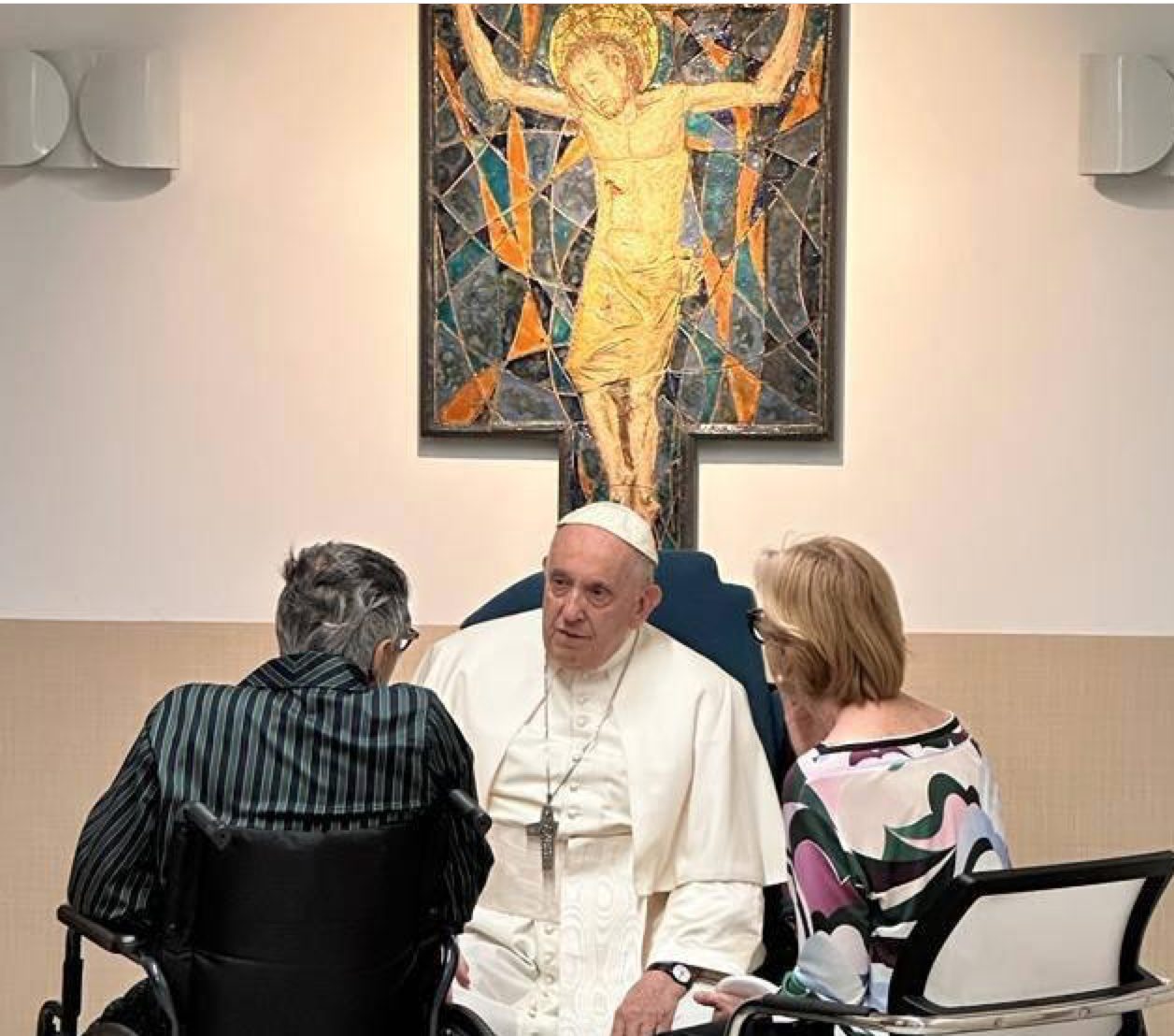 Rencontre avec le personnel et des enfants hospitalisés © Vatican Media