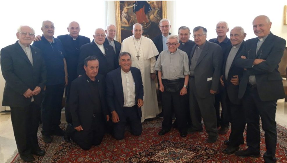 Les prêtres ambrosiens avec le pape François © Eglise de Milan