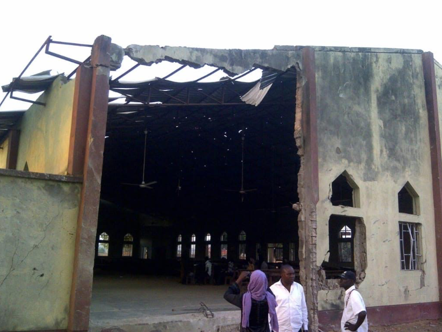 Les suites de l'attaque d'une église par un kamikaze de Boko Haram à Kaduna © AED/ACN