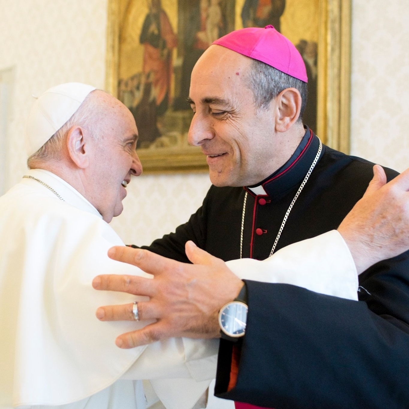 Le pape François avec Mgr Víctor Manuel Fernández © www.rcf.fr